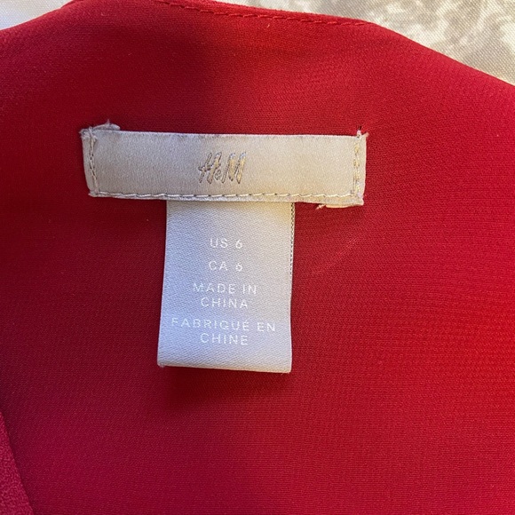 Size 6 , red H&M dress - Picture 2 of 3